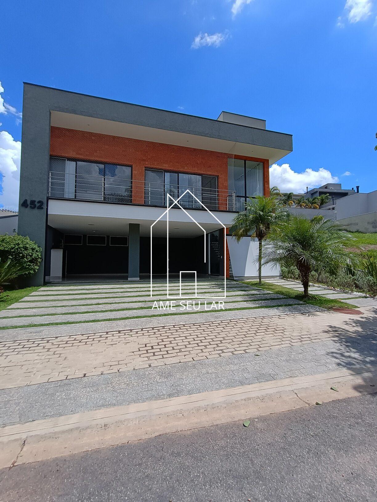 Casa com três suites no Portal Bragança