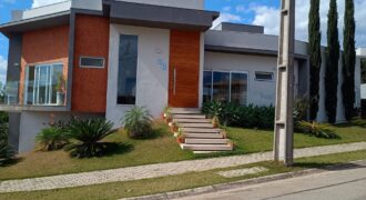 Casa com três suítes no Portal Horizonte